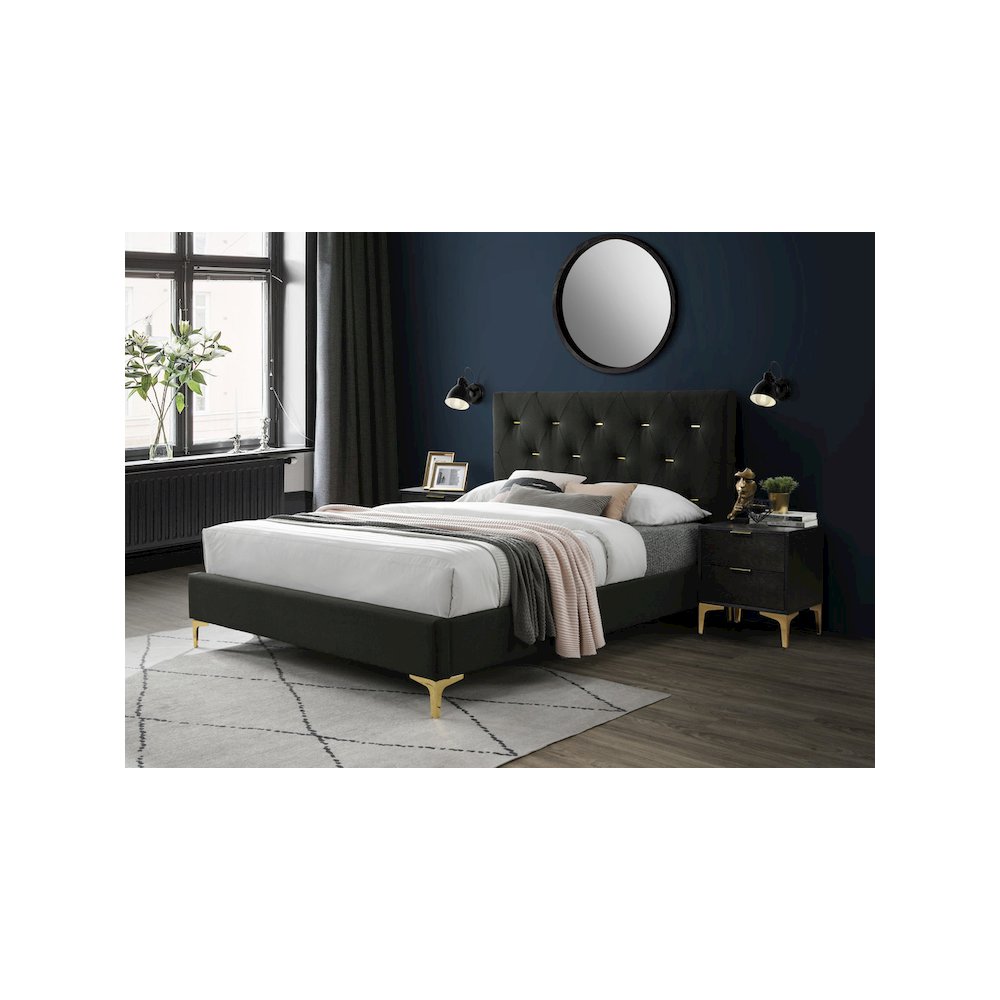 Colton Platform Upholstery Bed Queen. Picture 3