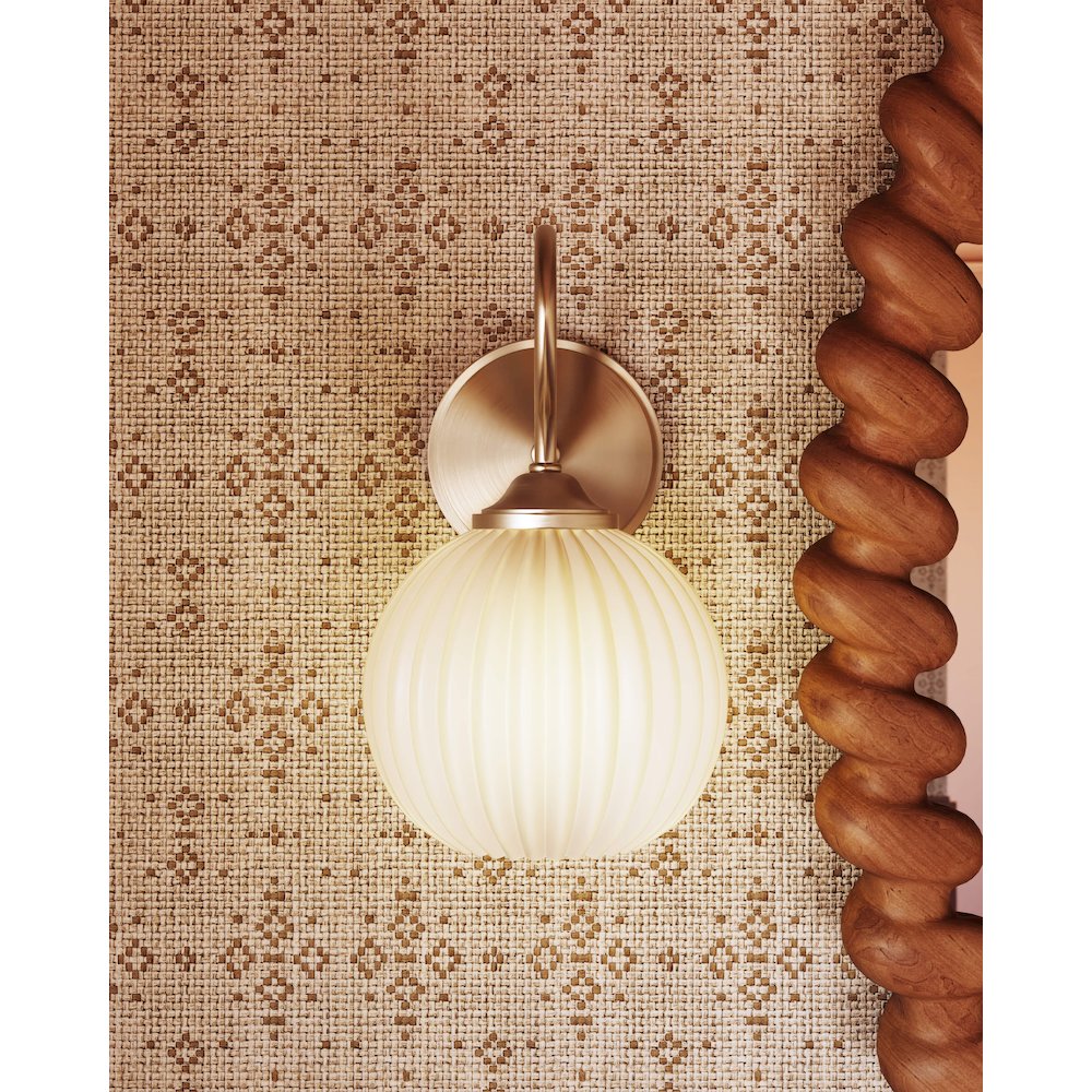 Vida Wall Sconce, Patina Brass. Picture 3