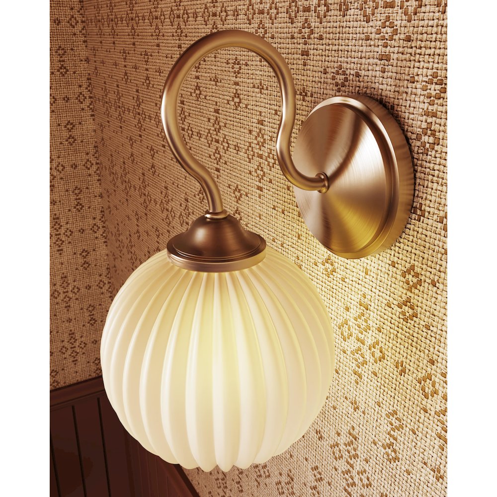 Vida Wall Sconce, Patina Brass. Picture 2