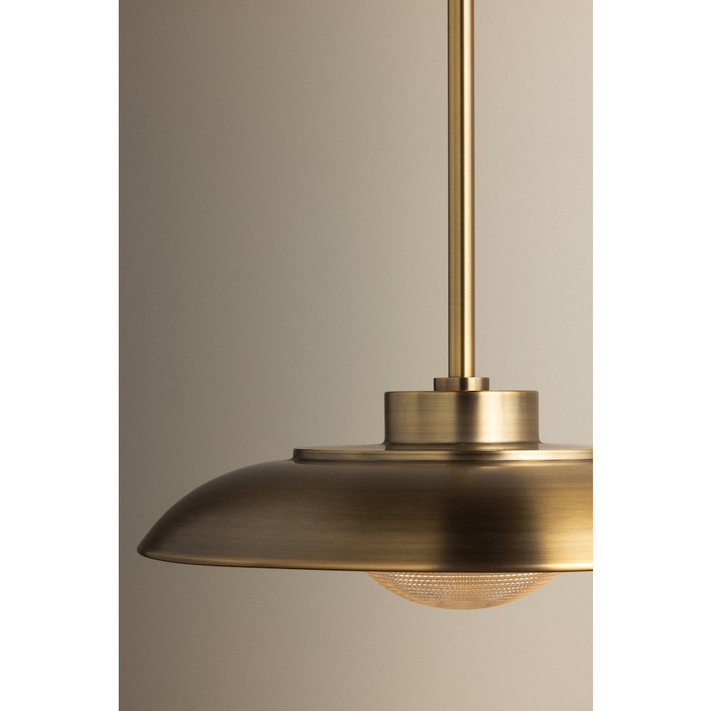 Braxton Pendant, Patina Brass. Picture 4