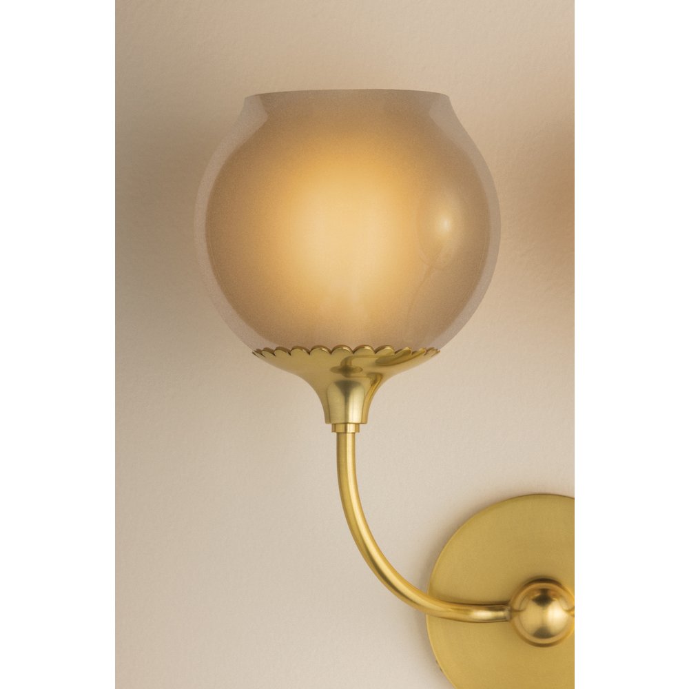 Daya Wall Sconce, Aged Brass. Picture 3