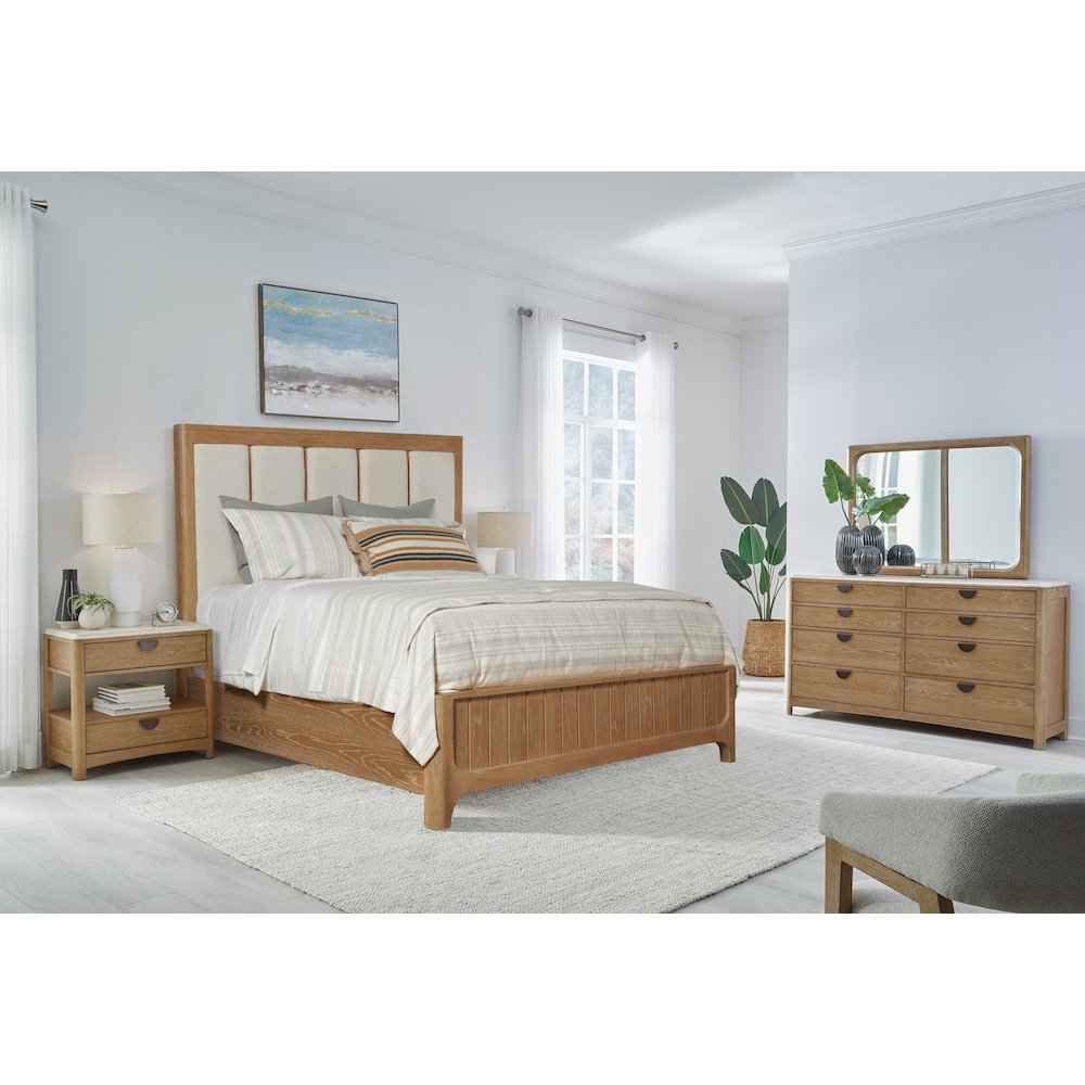 Bedroom King Panel Bed. Picture 5