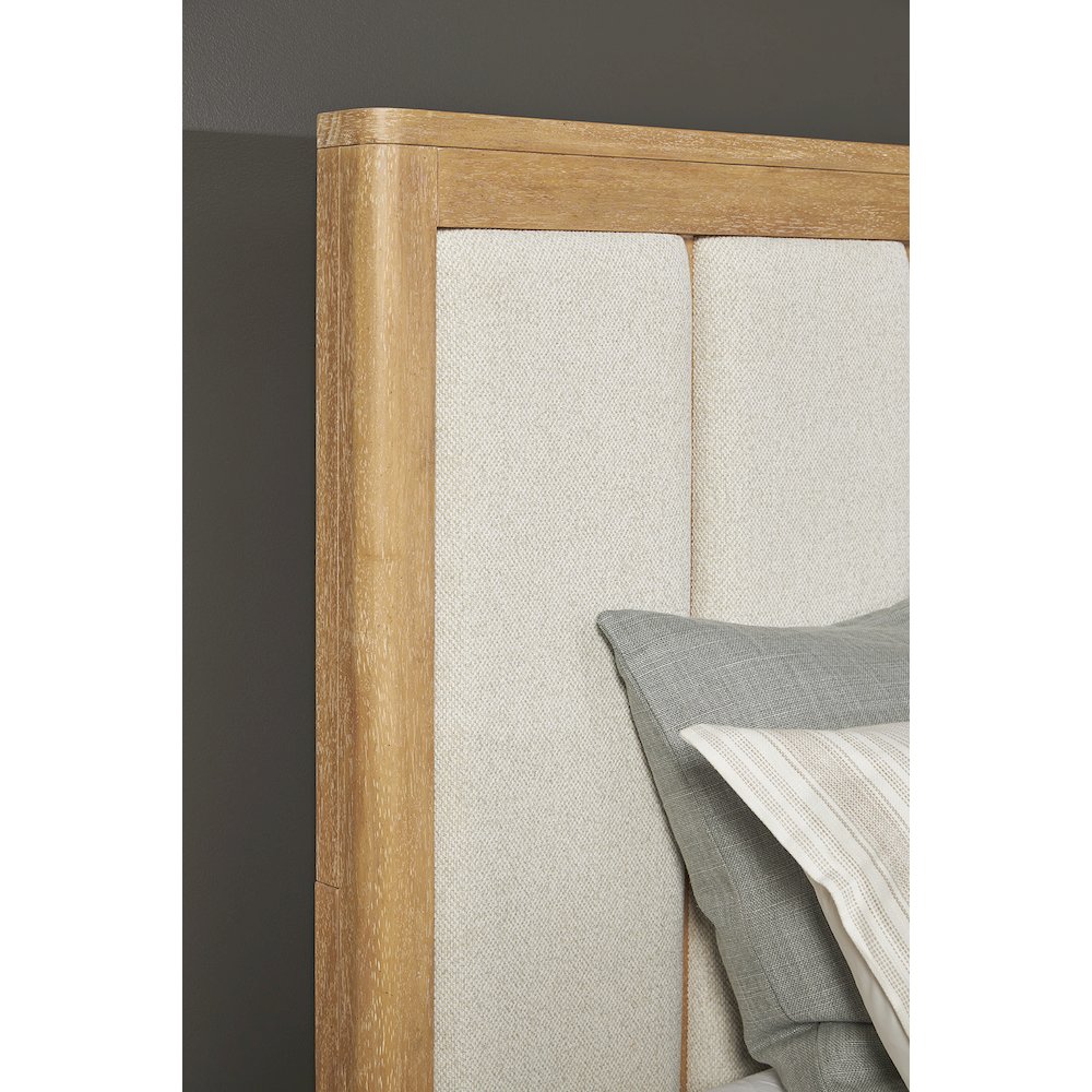Bedroom King Panel Bed. Picture 8
