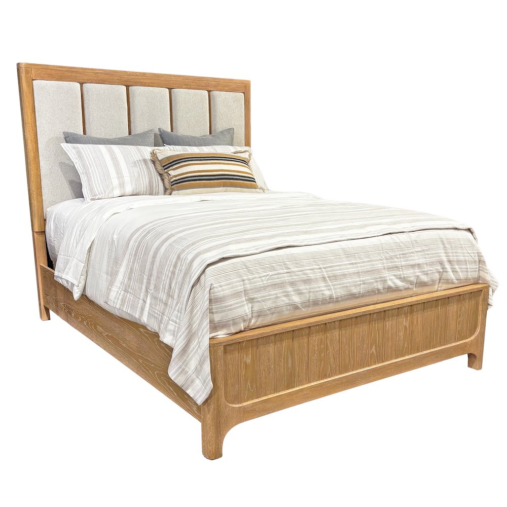 Bedroom King Panel Bed. Picture 1