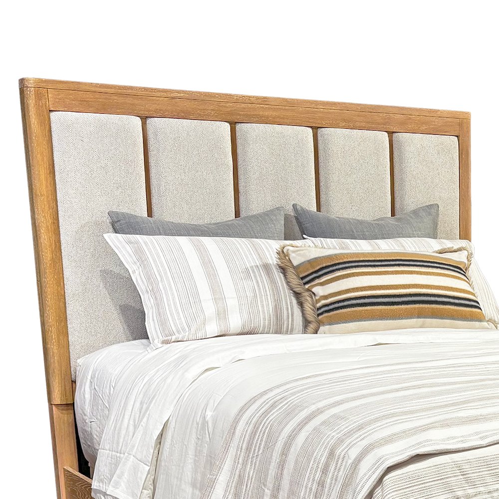 Bedroom King Panel Bed. Picture 2