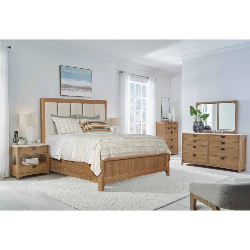 Bedroom King Panel Bed. Picture 11
