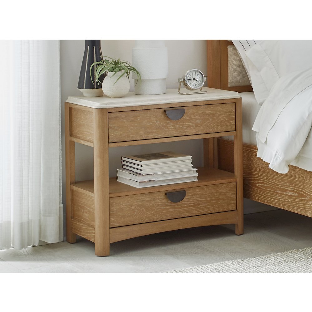 Bedroom Queen Poster Bed with 2 Nightstands. Picture 10