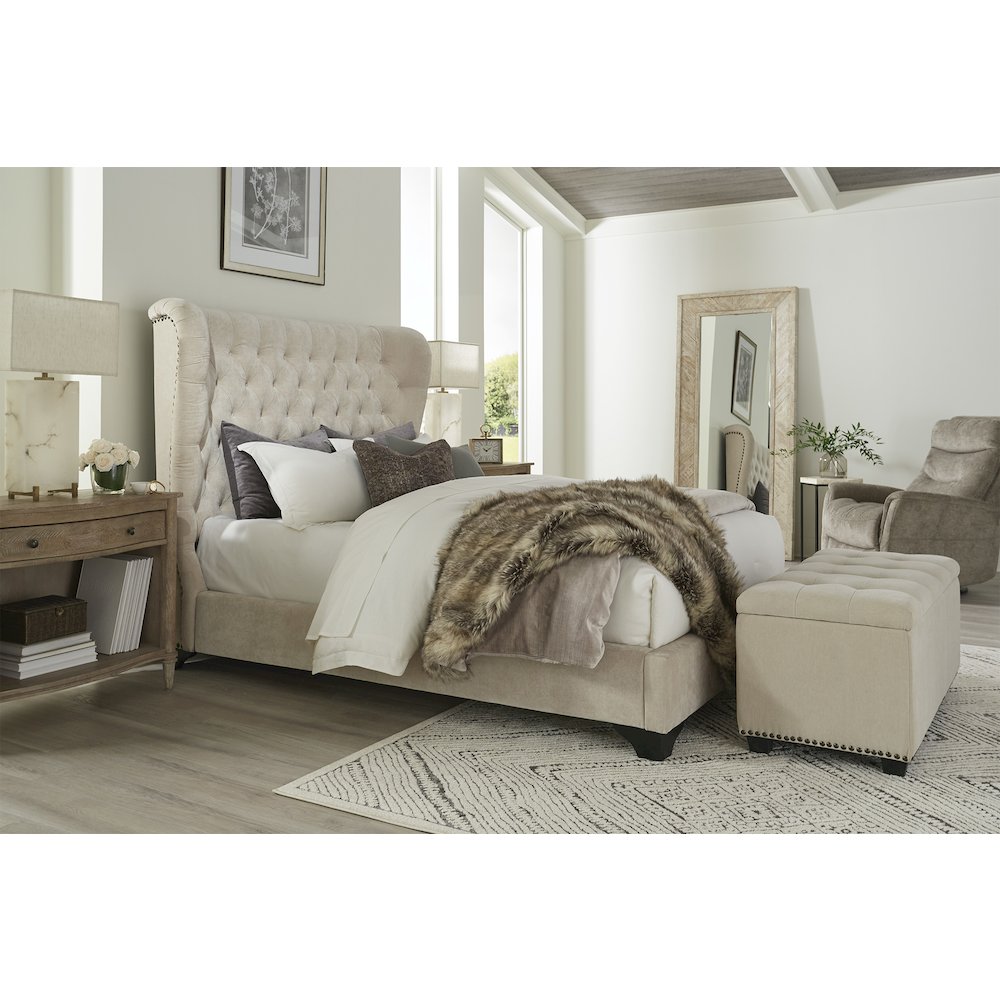 Chloe - Meringue King Bed. Picture 8