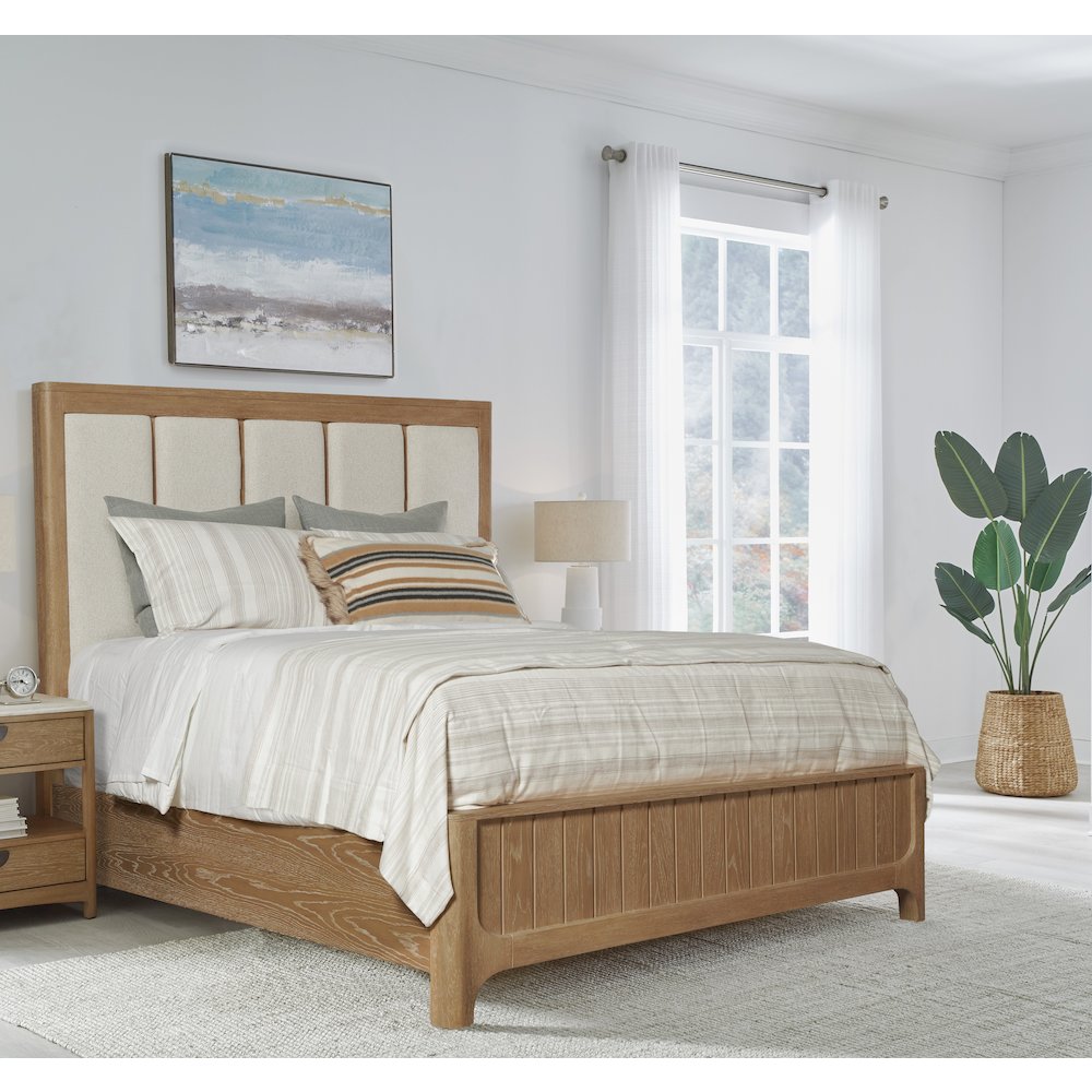 Bedroom King Panel Bed. Picture 3