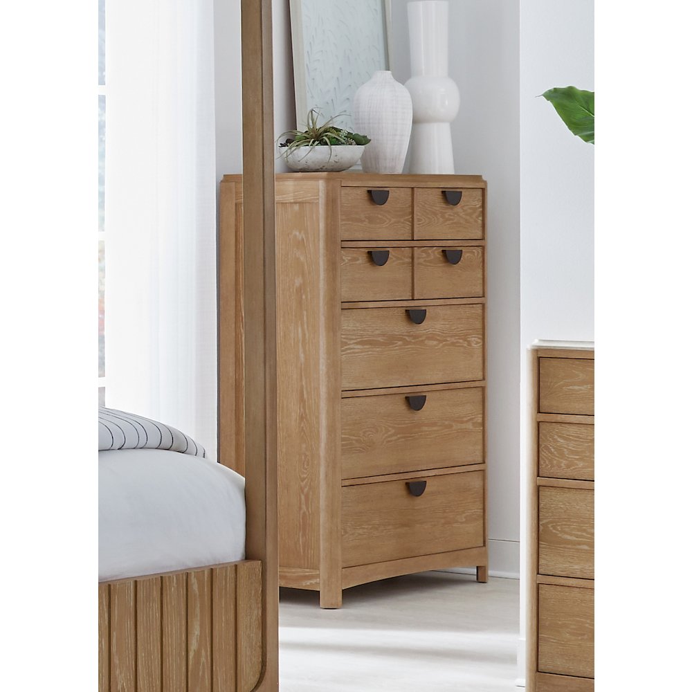 Bedroom 5 Drawer Chest with Cedar Bottom. Picture 3