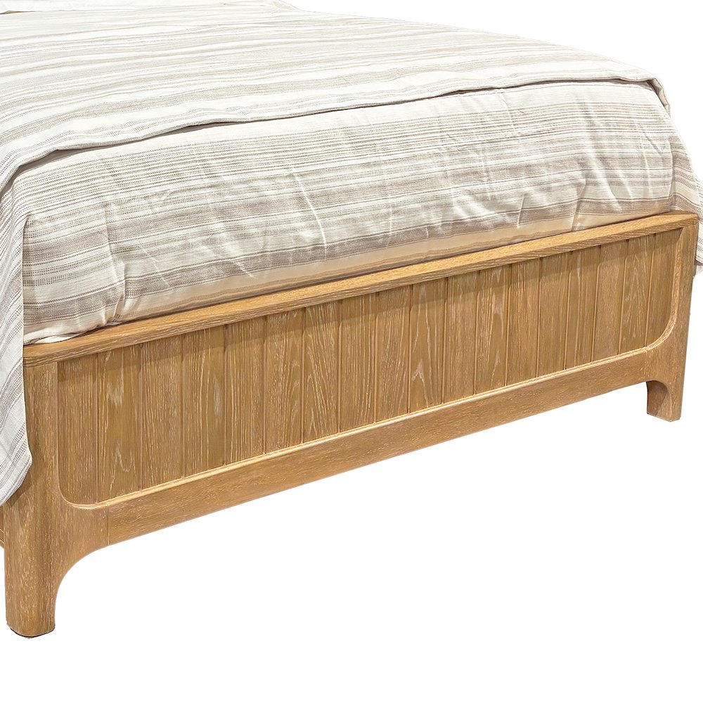 Bedroom Queen Panel Bed. Picture 9