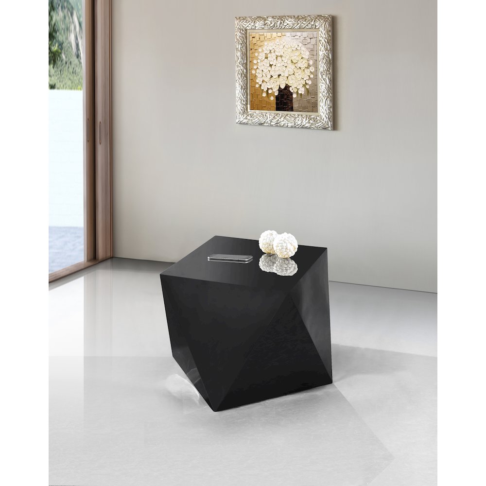 Gemma Matte Black End Table. Picture 2