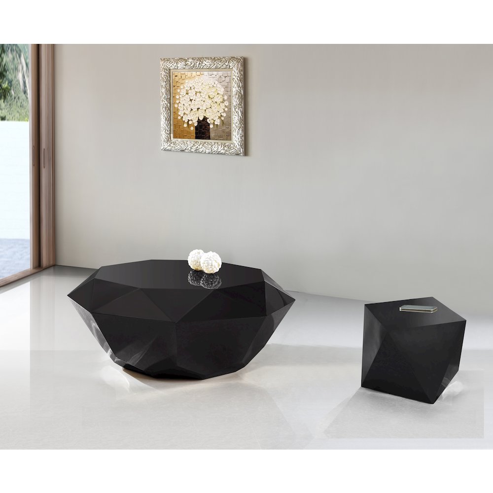 Gemma Matte Black End Table. Picture 4