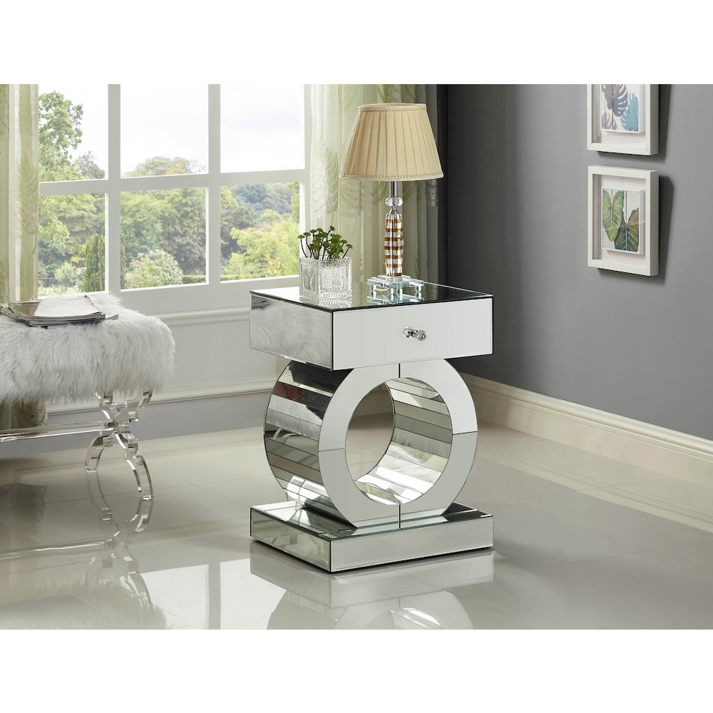 Jocelyn End Table. Picture 2