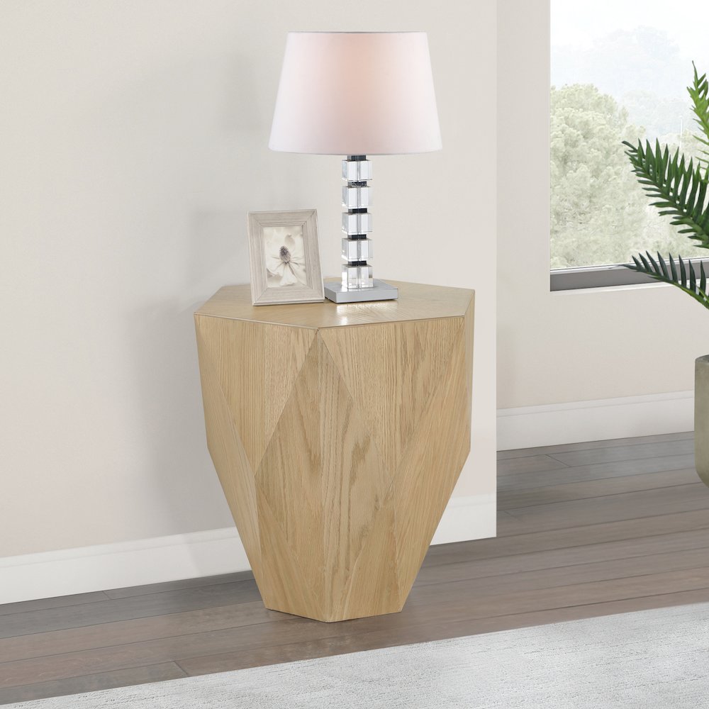 Diamante Oak End Table. Picture 2