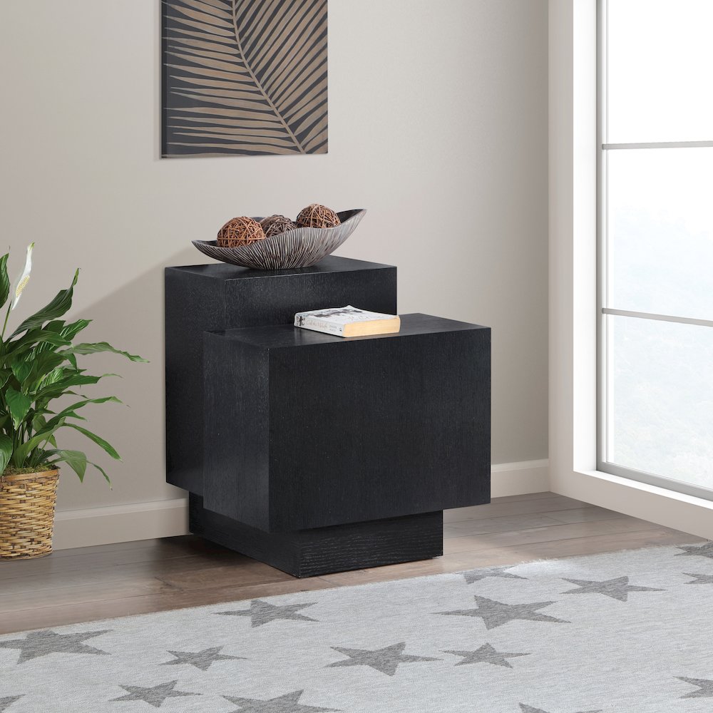 Mateo Black End Table. Picture 2