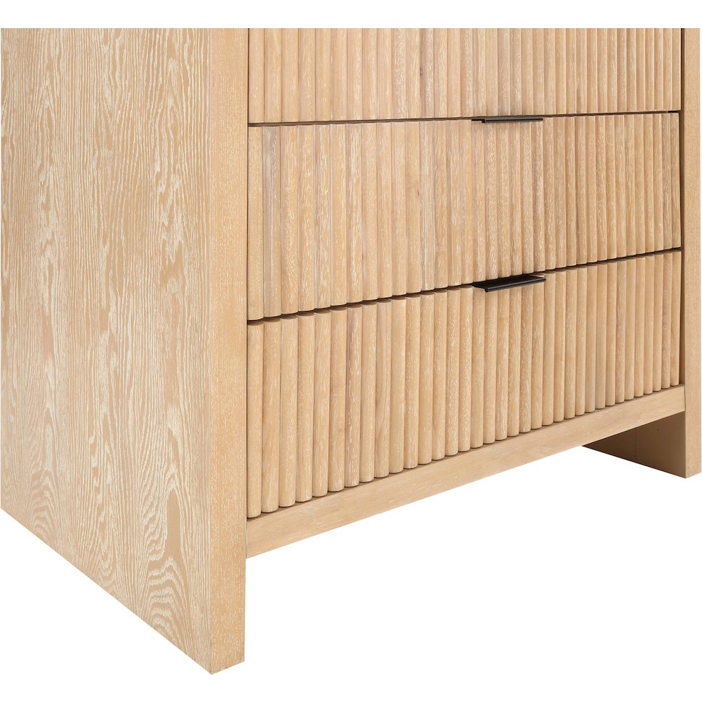 Fairfax Natural Chest. Picture 8