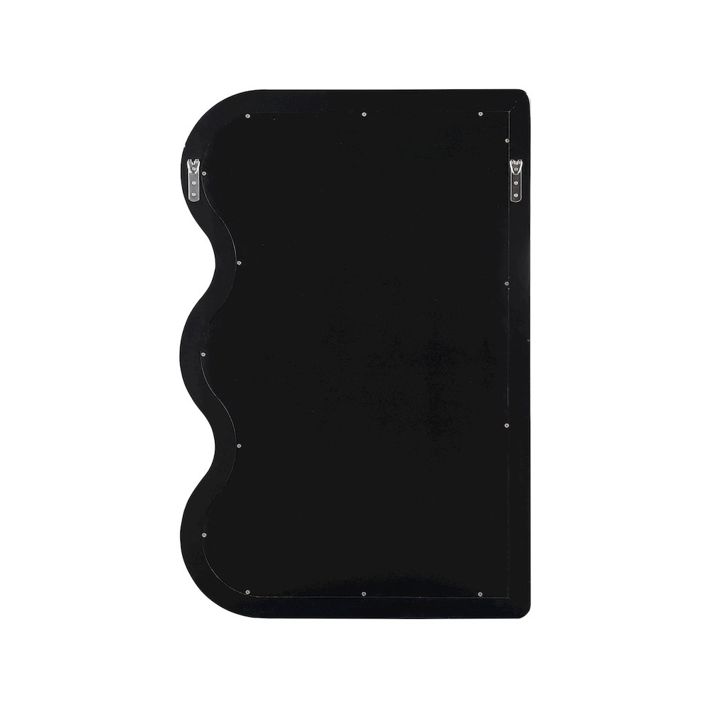 Winnie Black Mirror. Picture 4