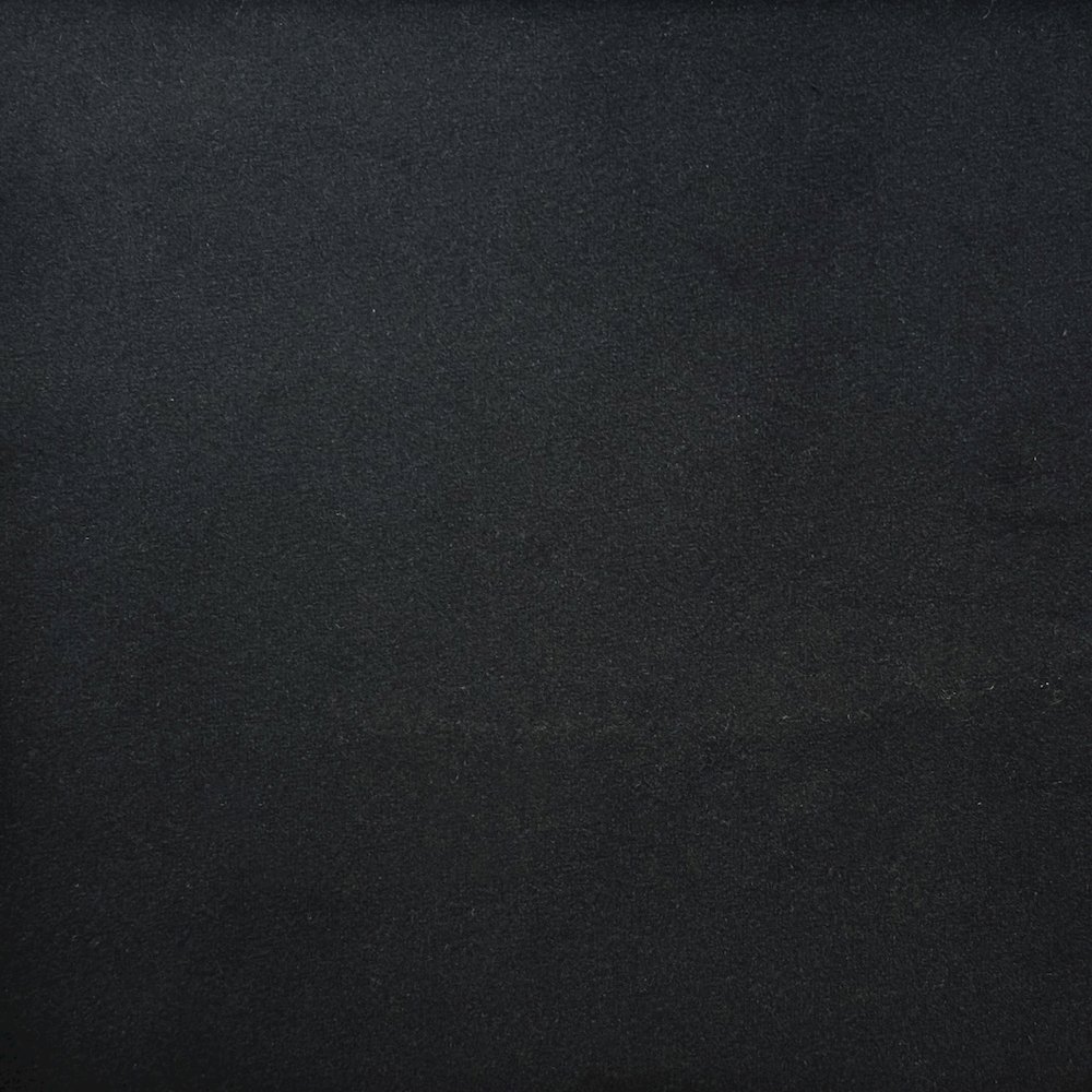 Andaz Black Bench. Picture 5