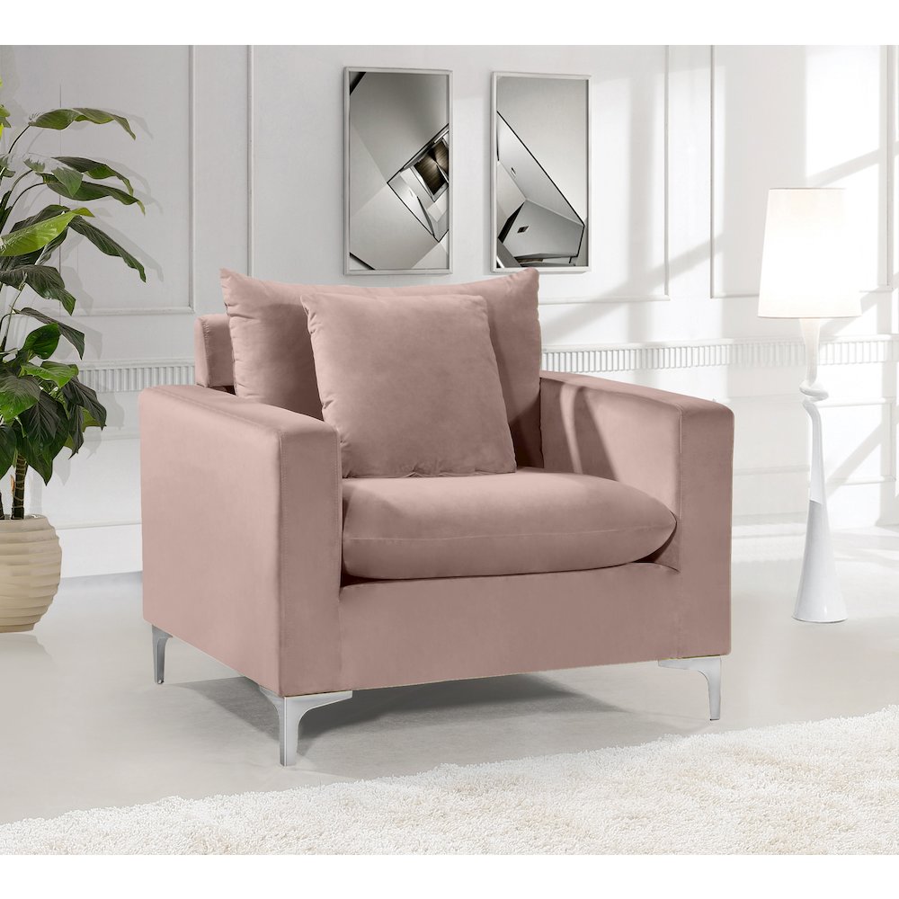 Naomi Pink Velvet Chair. Picture 3