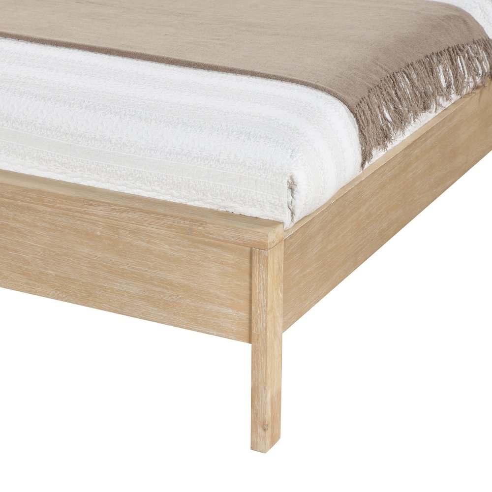 Windsor Natural Rubberwood Full Bed. Picture 5