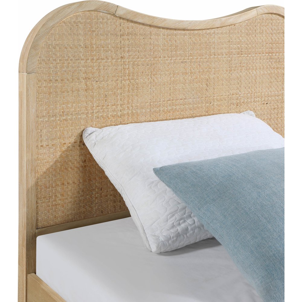 Windsor Natural Rubberwood Twin Bed. Picture 6