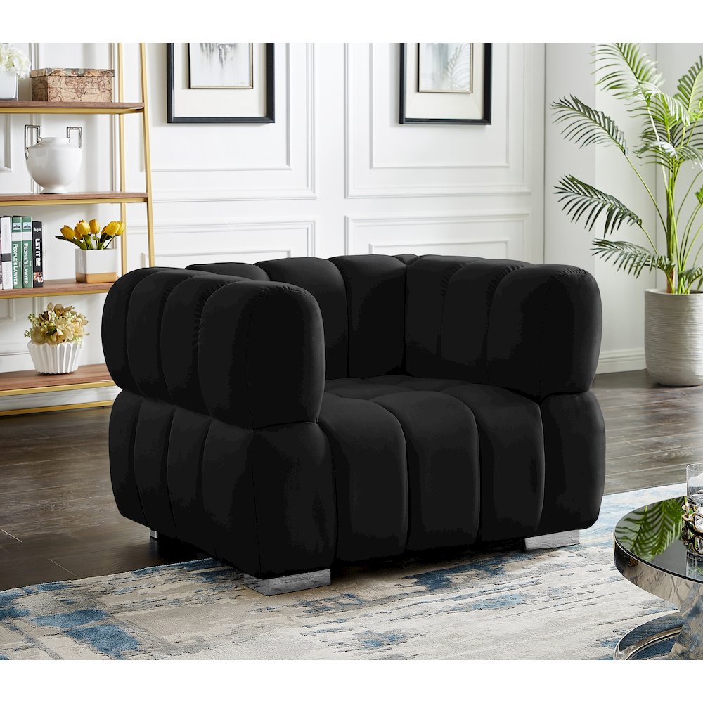 Gwen Black Velvet Chair. Picture 3