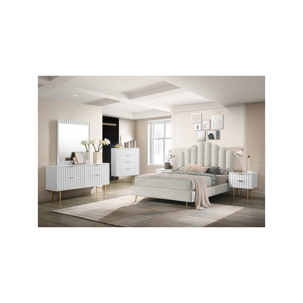 Modernist White Gloss Mirror. Picture 4