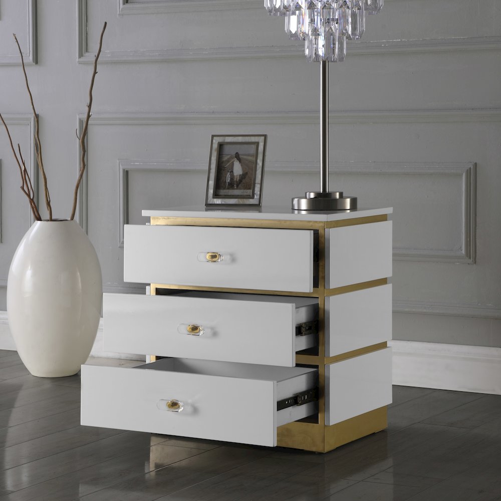 Esme Side Table. Picture 3