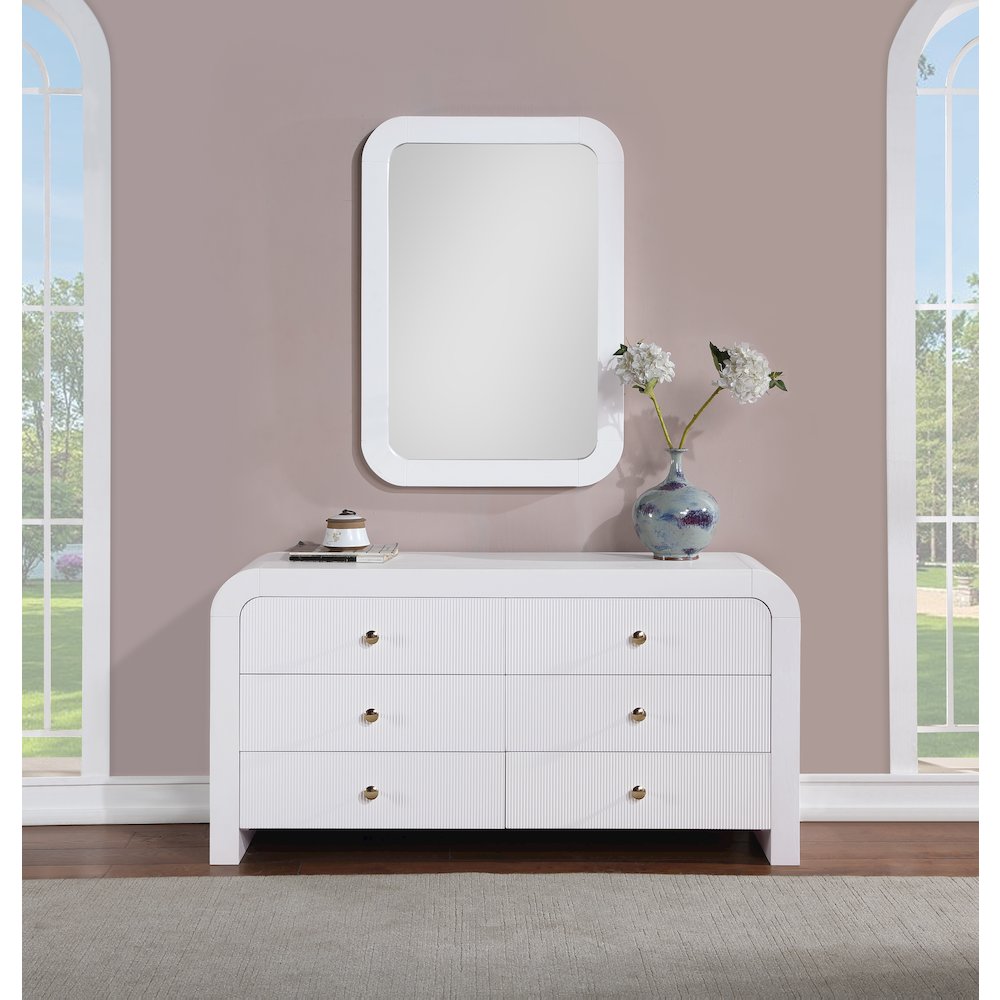 Artisto White Dresser. Picture 2
