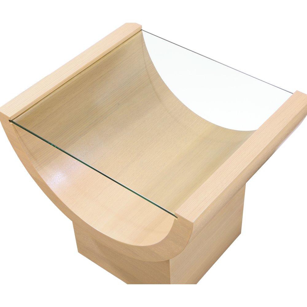 Beverwil Natural Oak End Table. Picture 3