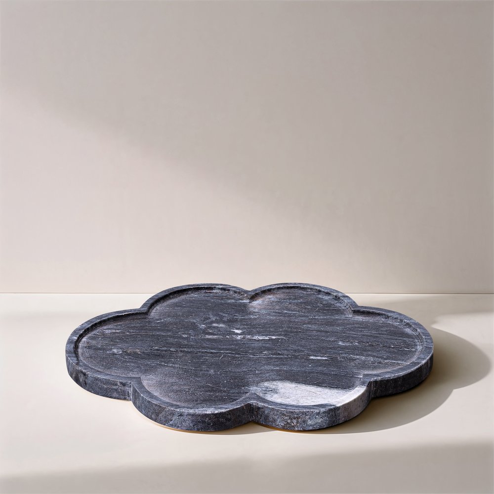 Rimini Black Clover Shaped Marble Tray. Picture 4