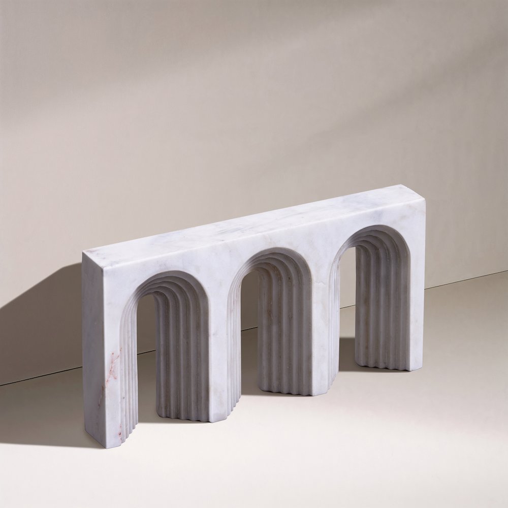 Curva White Marble Decorative Object. Picture 5