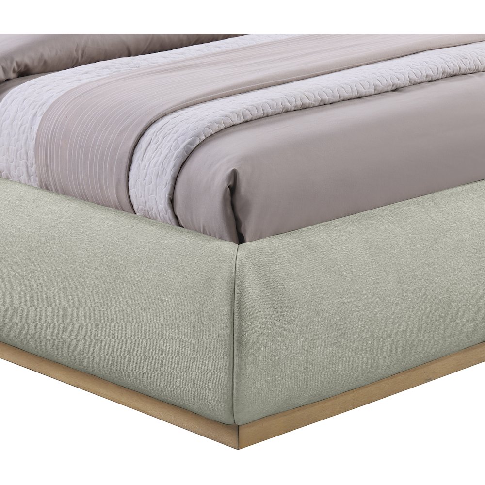 Vaughn Mint King Bed. Picture 5