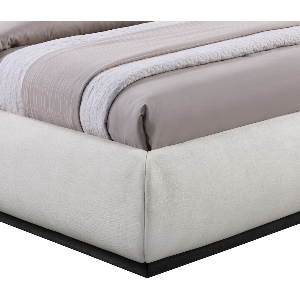 Vaughn Cream Queen Bed. Picture 5