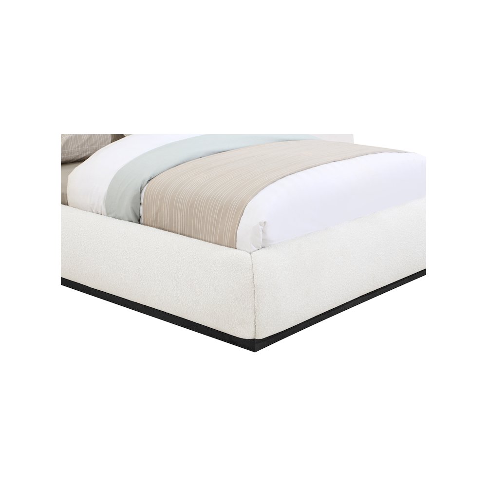 Vaughn Cream Queen Bed. Picture 5