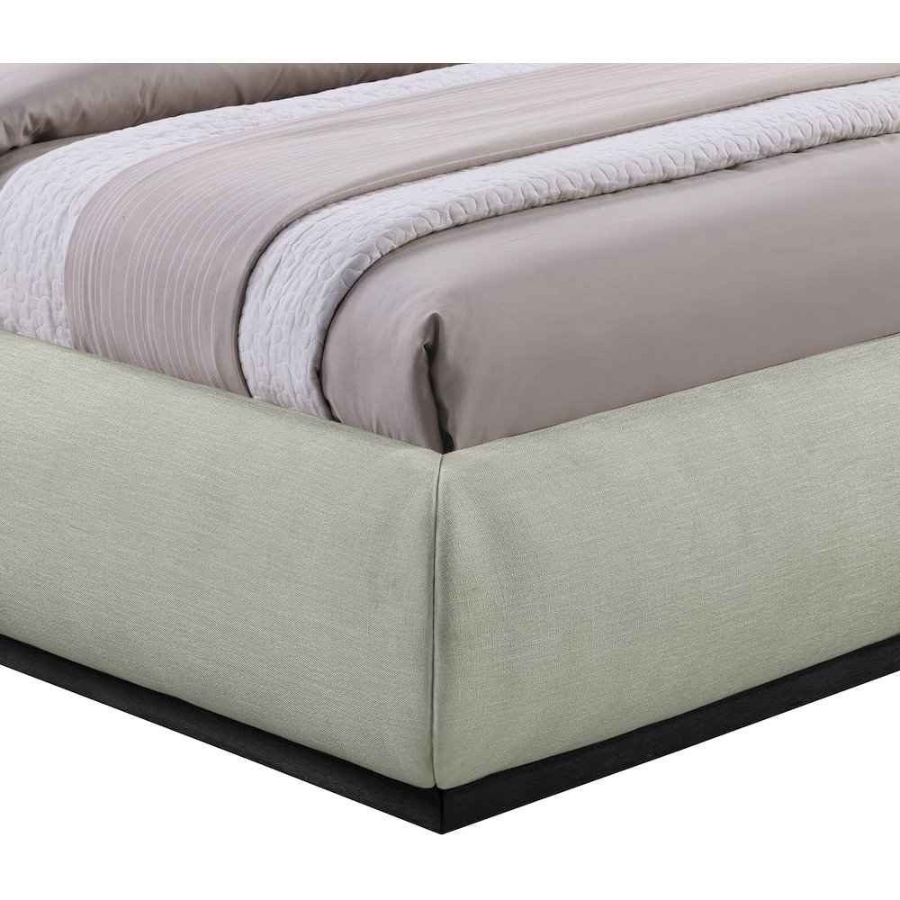 Vaughn Mint Queen Bed. Picture 5