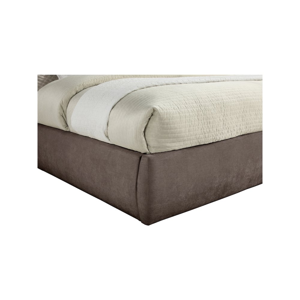 Adam Brown Chenille Fabric King Bed. Picture 5