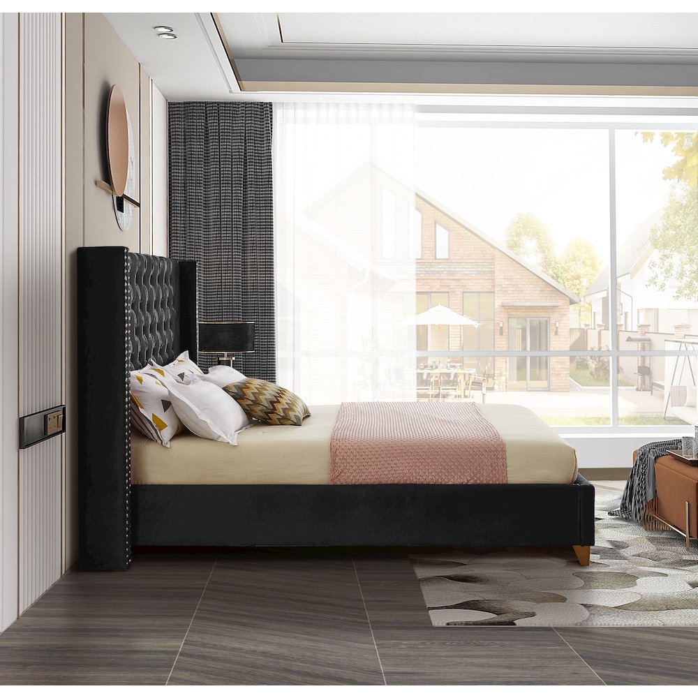 Barolo Black Velvet Queen Bed. Picture 4