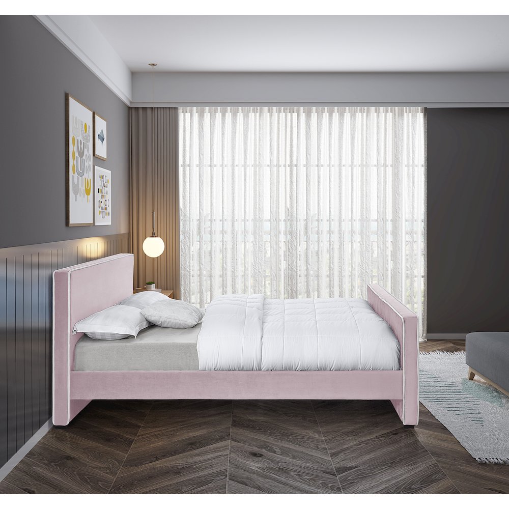 Dillard Pink Velvet Full Bed. Picture 4