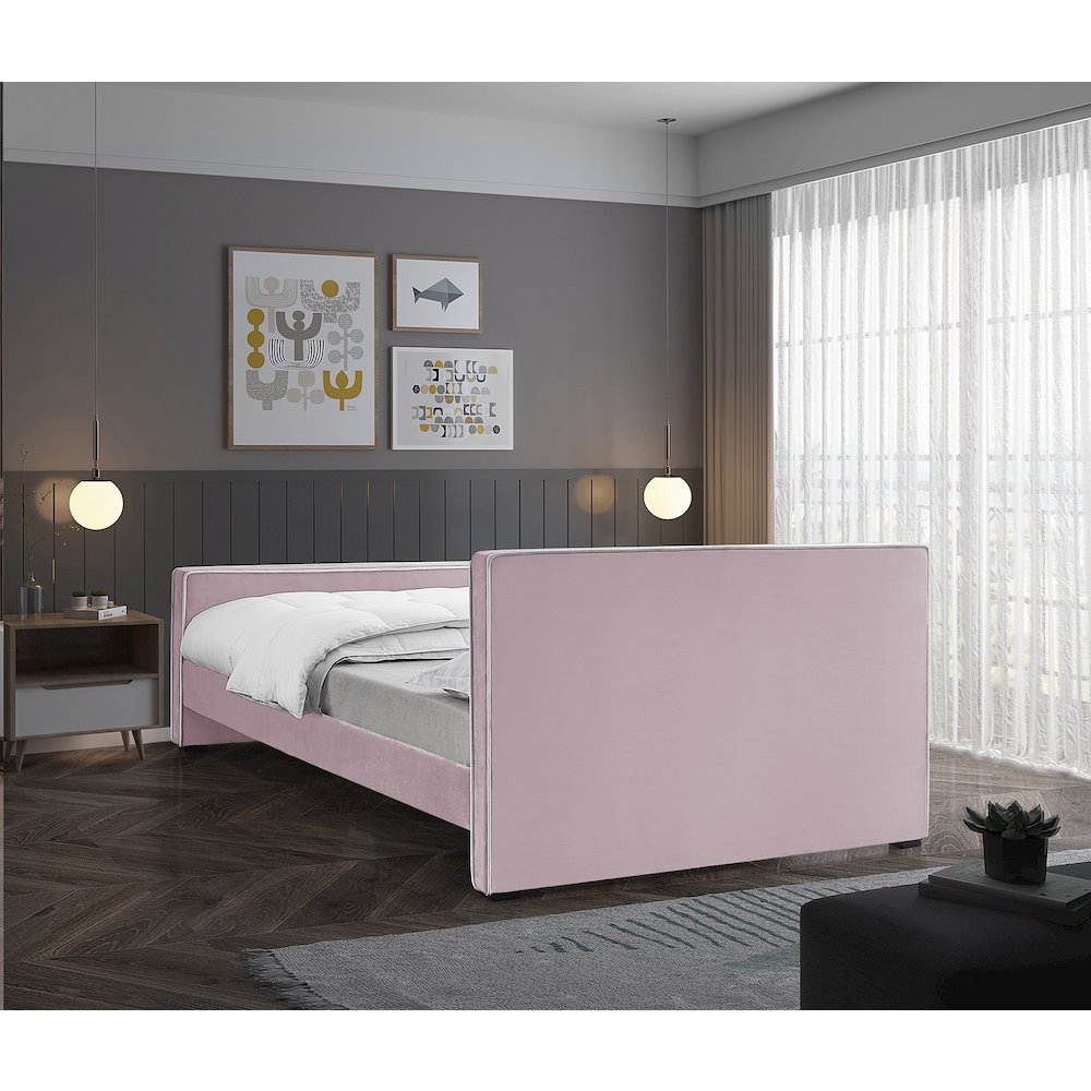 Dillard Pink Velvet Full Bed. Picture 5