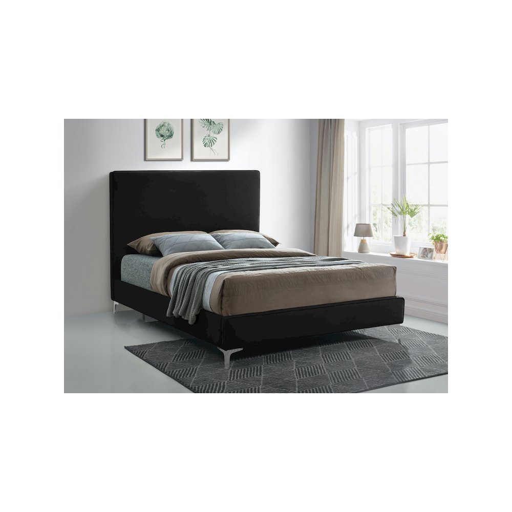 Geri Black Velvet Queen Bed. Picture 3