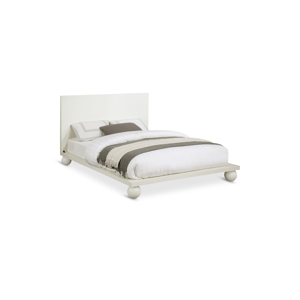 Kent Cream Queen Bed. Picture 1