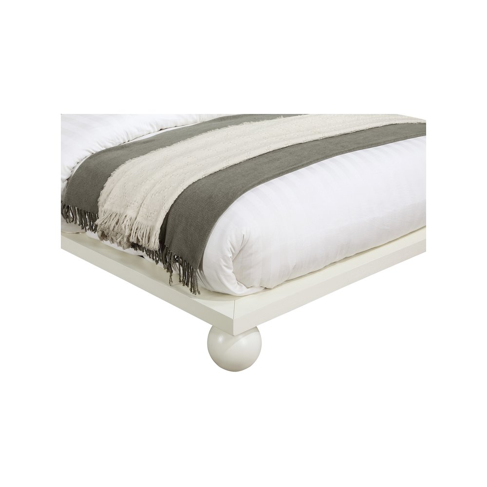 Kent Cream Queen Bed. Picture 5