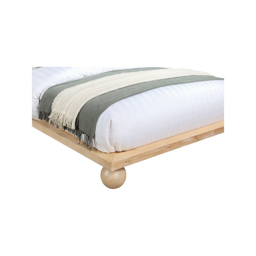 Kent Natural Queen Bed. Picture 5