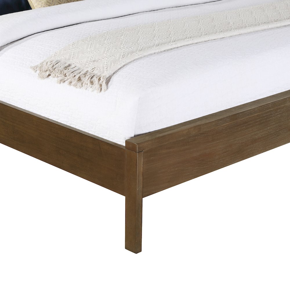 Windsor Brown Solid Wood King Bed (3 Boxes). Picture 7