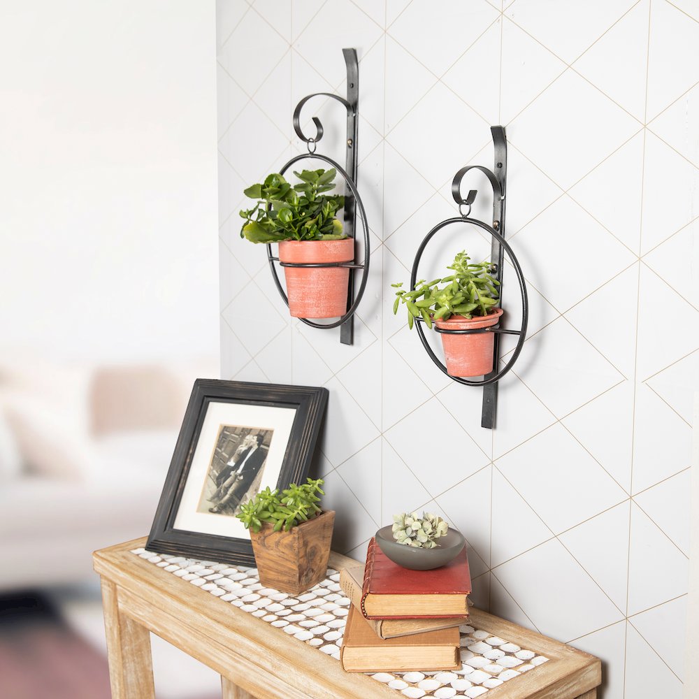 Tivoli 2-Piece Metal Hanging Planter Set. Picture 4