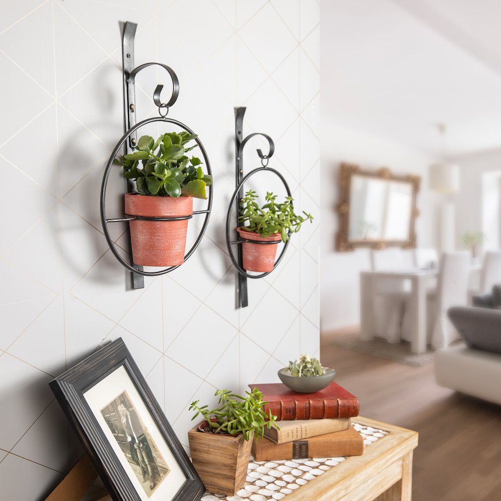Tivoli 2-Piece Metal Hanging Planter Set. Picture 5