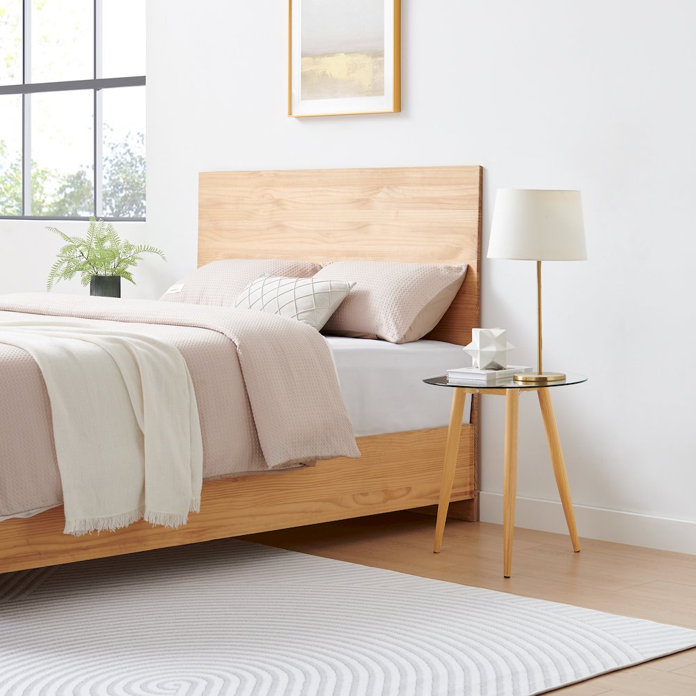 Van Beuren Side Table Modern Metal Taper Legs and Clear Glass Tabletop - Beech. Picture 9