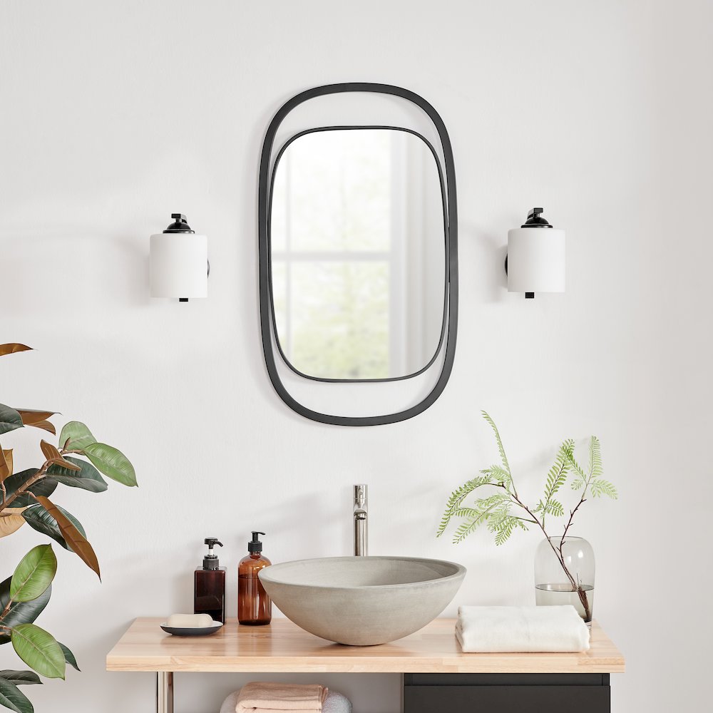 Sonya 29.6-inch Contemporary Rectangular Wall Mirror with Black Iron Frame. Picture 4